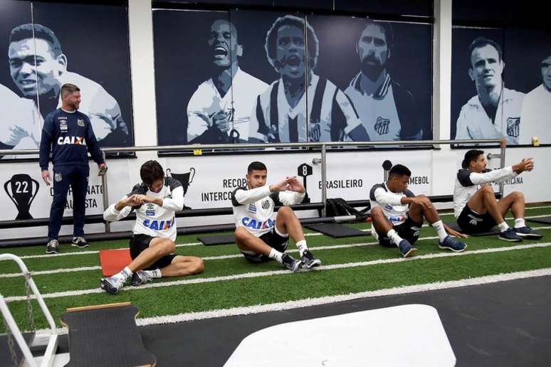 Elenco do Santos em ação no último treino antes da partida na Vila (Foto: Pedro Ernesto Guerra Azevedo/Santos)