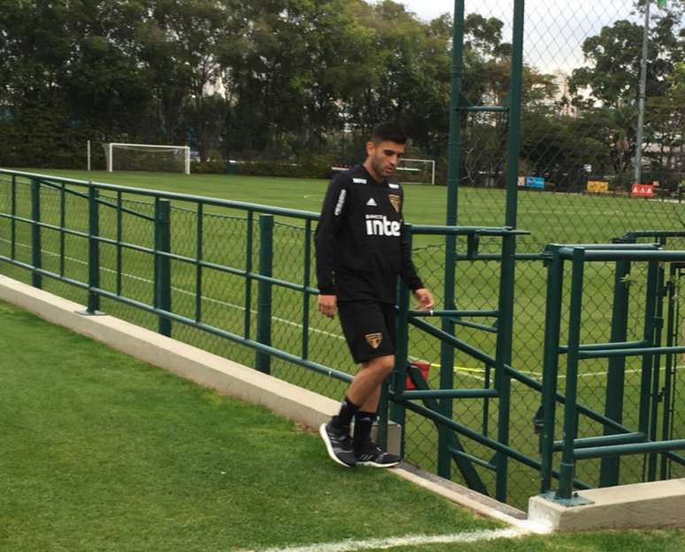 Liziero foi titular no jogo de quinta e deixou o campo com cãimbras (Fellipe Lucena)