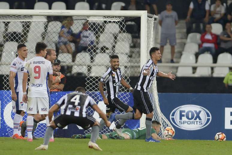 Rodrigo Lindoso abriu o placar para o Botafogo