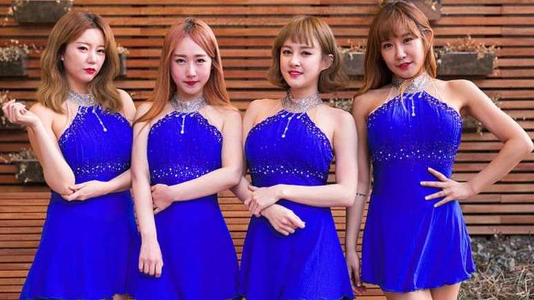 Na Coreia do Sul, fazer cirurgia plástica é tão normal quanto trocar de penteado; no vídeo da música 'Getting Pretty', o grupo SixBomb mostra o 'antes e depois' em fotos