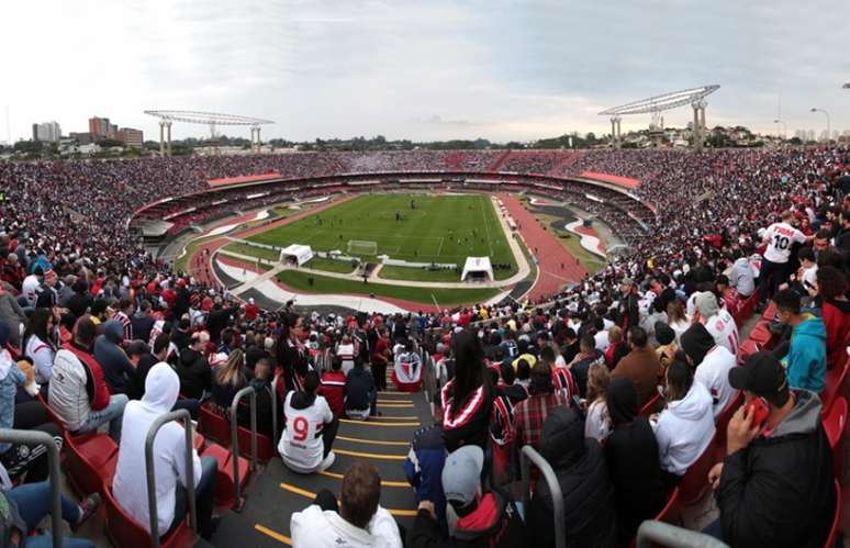 São Paulo terá bom público neste domingo para defender a liderança do Brasileirão (Rubens Chiri/saopaulofc.net)