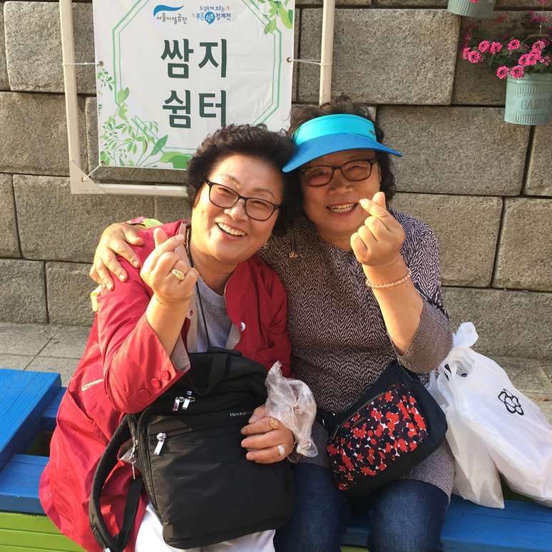 Mulheres de gerações mais antigas demonstram preocupação com baixo índice de natalidade da Coreia do Sul