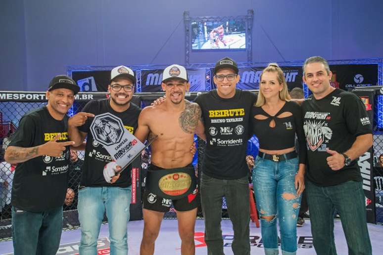 Bruno Beirute foi um dos campeões em grande evento organizado pelo Max Fight (Foto: Alexandre Valle)