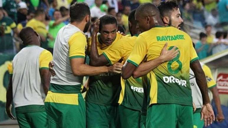 Cuiabá supera Atlético Acreano e fica perto do acesso na Série C