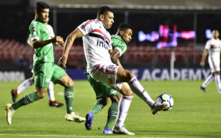 Diego Souza participou das jogadas dos dois gols do São Paulo no duelo contra a Chapecoense (EDUARDO CARMIM/PHOTO PREMIUM)