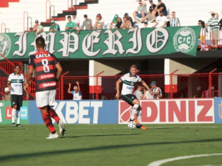 Jogador é a apostas do técnico Tcheco para comandar o meio de campo do Coxa (Foto: Divulgação/ Coritiba)