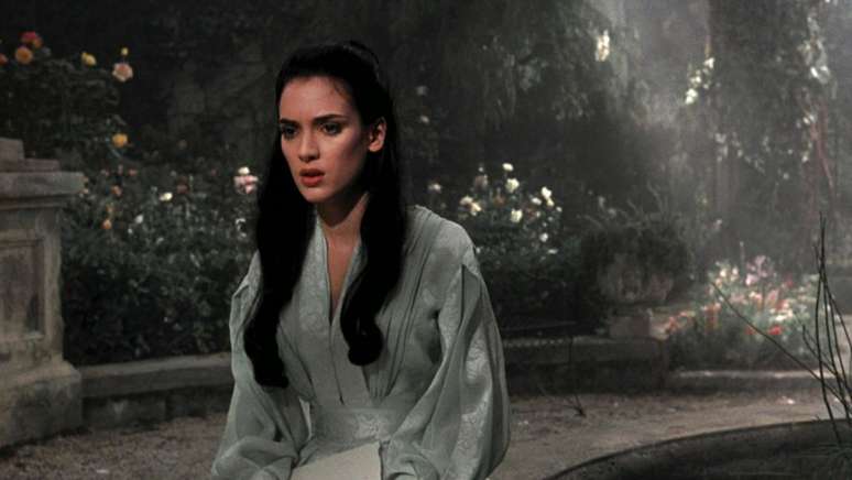 Winona Ryder em cena de 'Dr&aacute;cula de Bram Stoker'