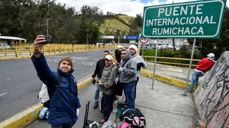 Ponte Internacional Rumichaca, entre Colômbia e Equador, é ponto de passagem de muitos migrantes venezuelanos