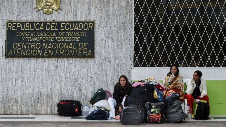 Equador passou a exigir passaporte válido a venezuelanos que queiram entrar no país