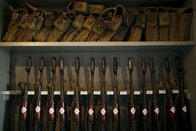 Fuzis Kalashnikov em posto militar da Armênia 08/04/2016 REUTERS/Staff