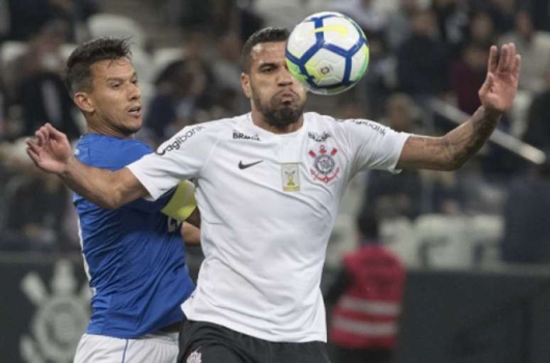 Jonathas se lesionou contra o Cruzeiro