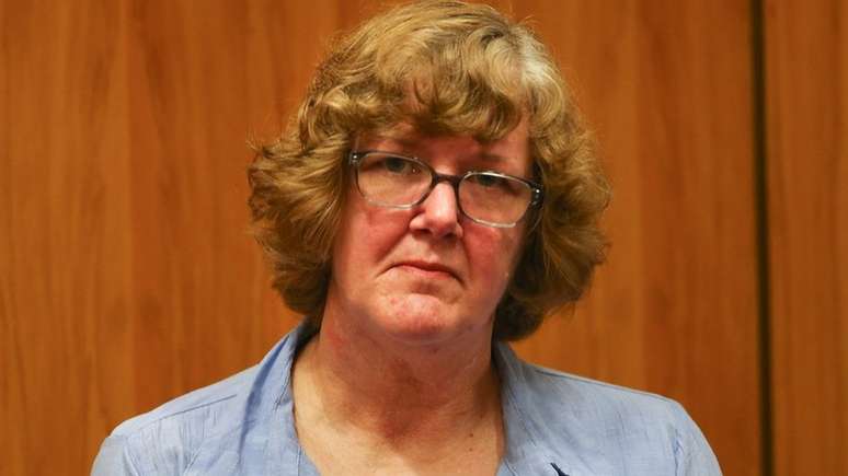 Helen Milner no banco dos r&eacute;us