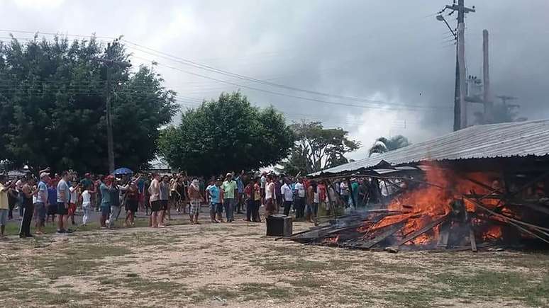 No fim de semana, moradores de Pacaraima queimarem pertences de venezuelanos; episódios de violência estão aumentando na região da fronteira