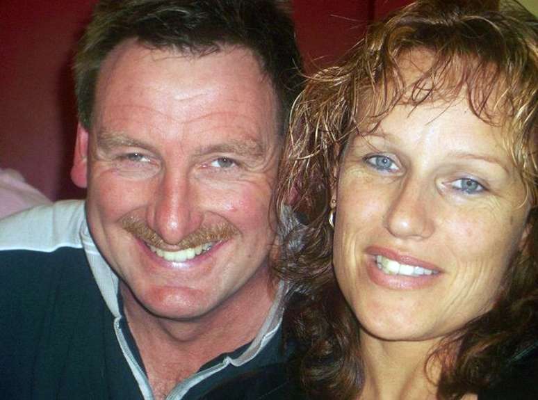 Phil Nisbet ao lado da irm&atilde; Lee-Anne Cartier