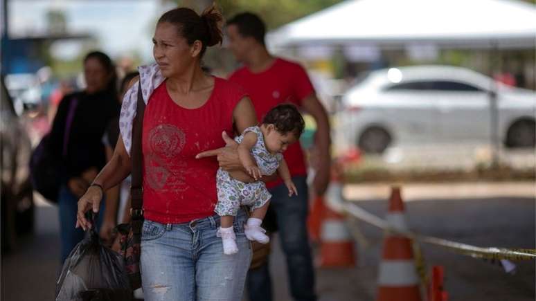 Número de venezuelanos cruzando a fronteira com o Brasil aumentou mais de 1.000% em três anos - mas o país está longe de ser o que mais recebe imigrantes