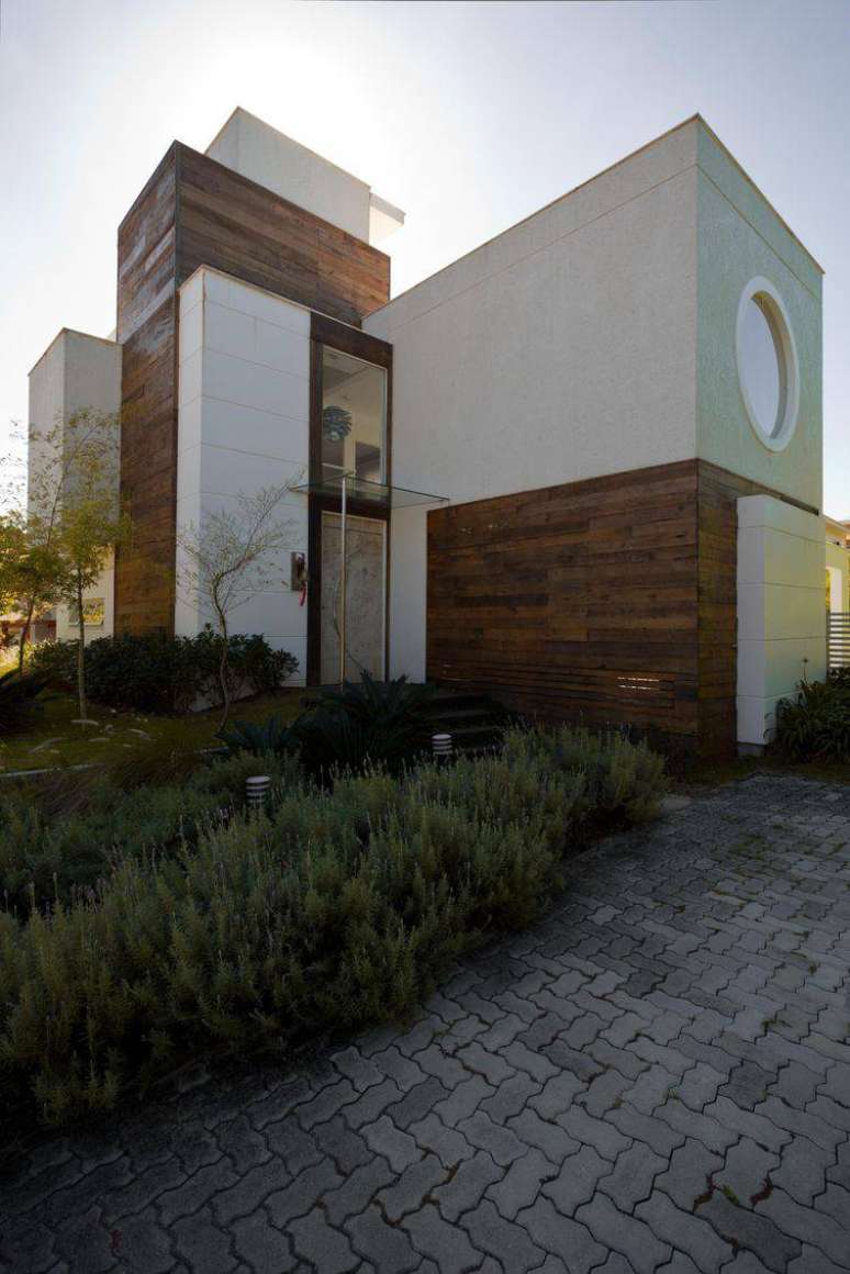 40.&nbsp; Exemplo para modelos de casas com fachada com revestimento de madeira