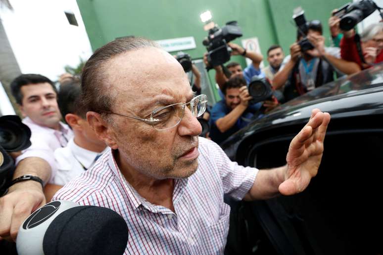 Deputado Paulo Maluf deixa o Instituto Médico Legal de Brasília, em dezembro do ano passado
22/12/2017
REUTERS/Adriano Machado