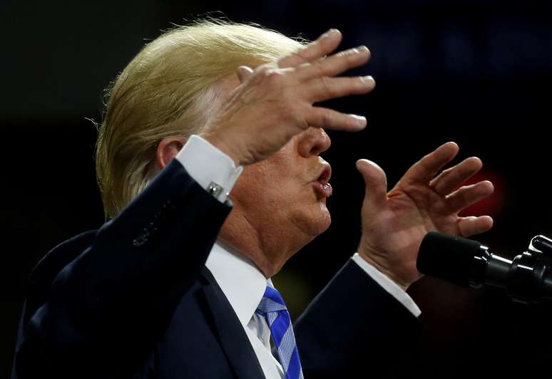 Presidente dos EUA, Donald Trump, discursa durante com&iacute;cio
21/08/2018
REUTERS/Leah Millis