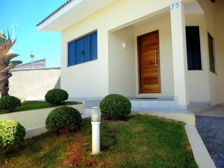 81. Casa simples mas muito bem planejada e elegante