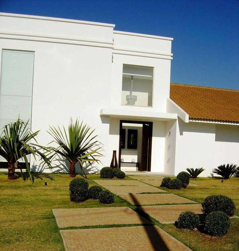 87. Exemplo para modelos de casas com p&eacute; direito duplo com fachada branca