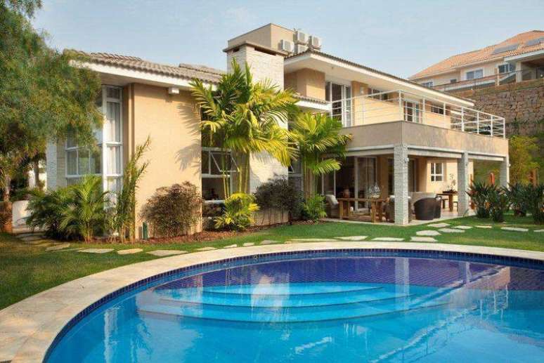 96. Exemplo para modelos de casas com varanda e piscina grande