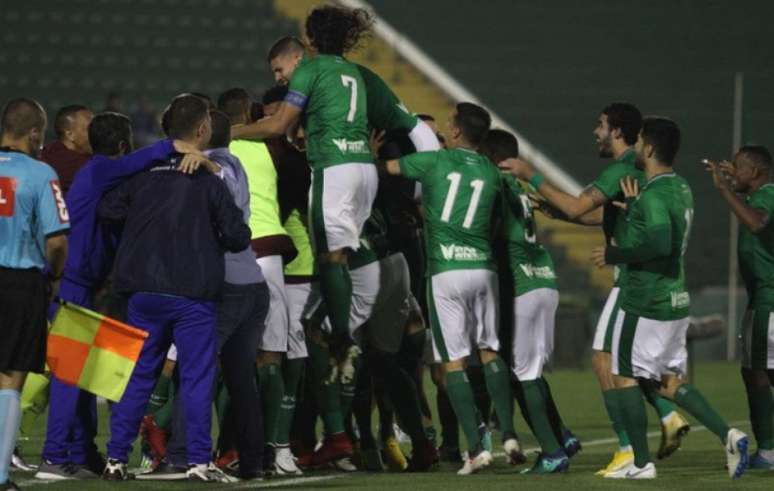 Guarani domina partida contra o Atlético-GO, vence por 2 a 0 e se aproxima do G4 da segunda divisão (Foto: Reprodução ESPN)