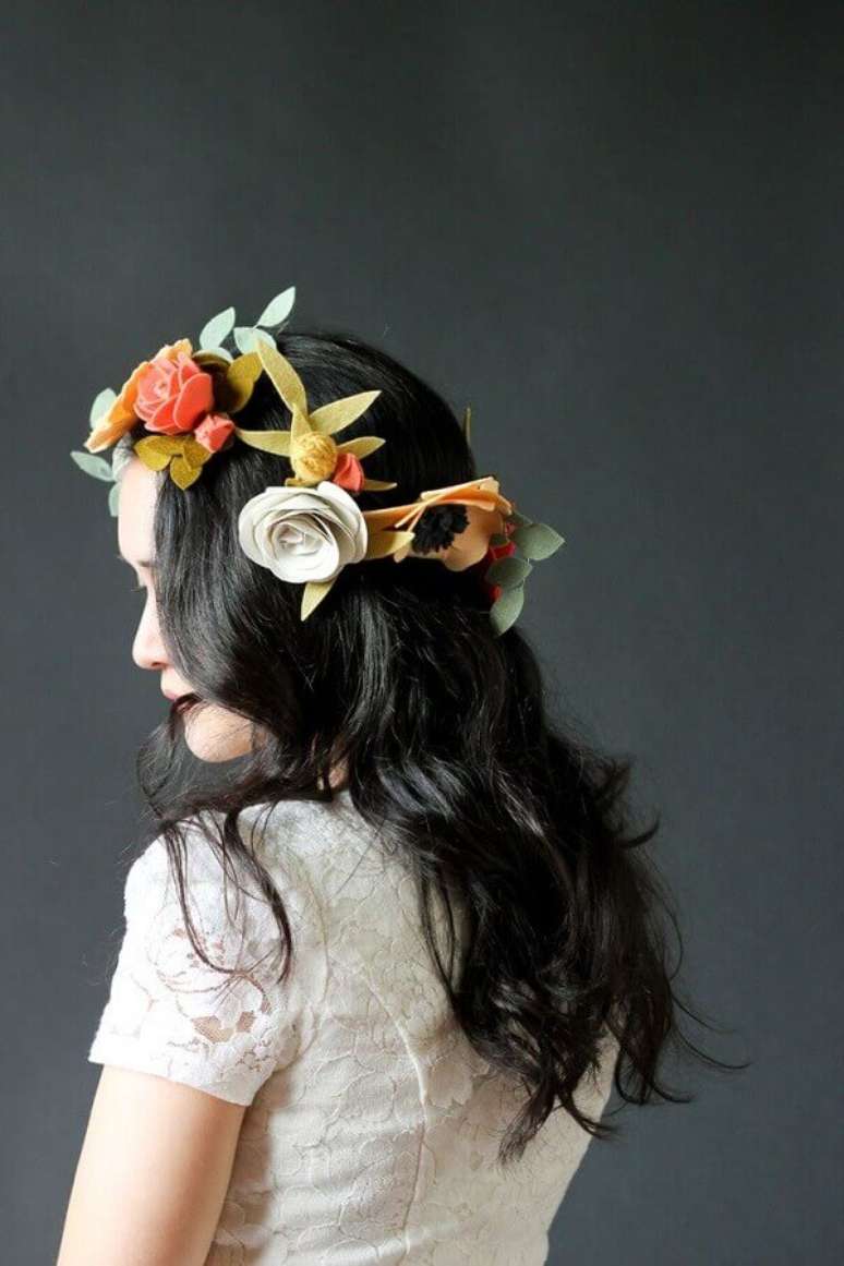 56. Linda cora de flores feita de artesanato em feltro – Foto: Delia Creates
