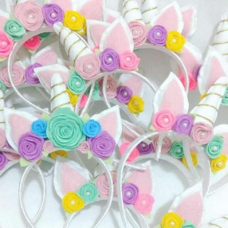 62. Artesanato de feltro criando uma linda tiara infantil de unic&oacute;rnio &ndash; Foto: Moe Ateli&ecirc;