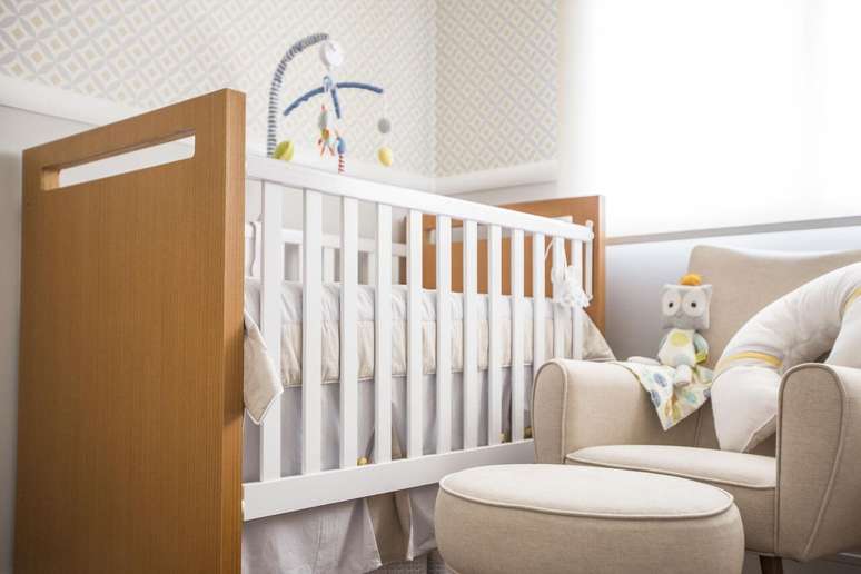 10. Já no projeto de Investir Decor, a decoração de quarto de bebê é composta principalmente por tons suaves com detalhes de cor