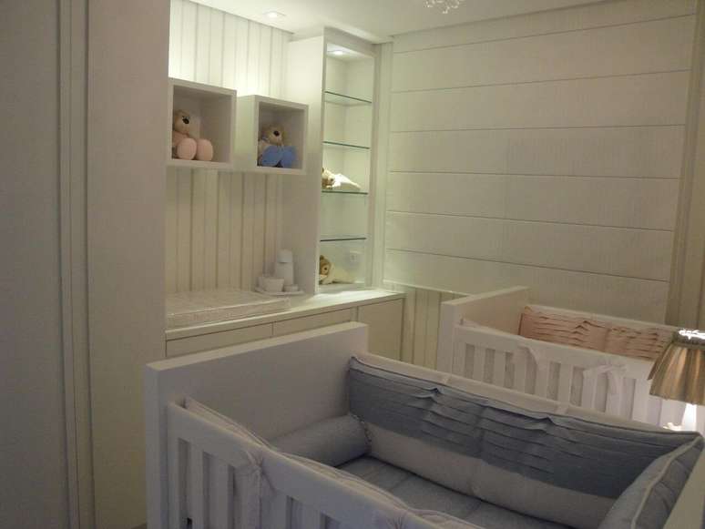 43. O projeto de Leiza Veiga é de uma decoração de quarto de bebê neutra para menino e menina