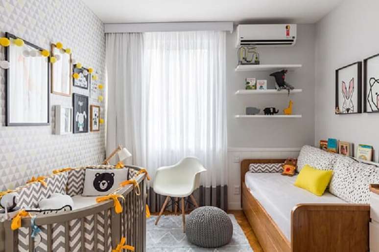 83- Ber&ccedil;o oval cinza d&aacute; um toque diferente na decora&ccedil;&atilde;o de quarto de beb&ecirc;. Fonte: Nicolas Bouriette