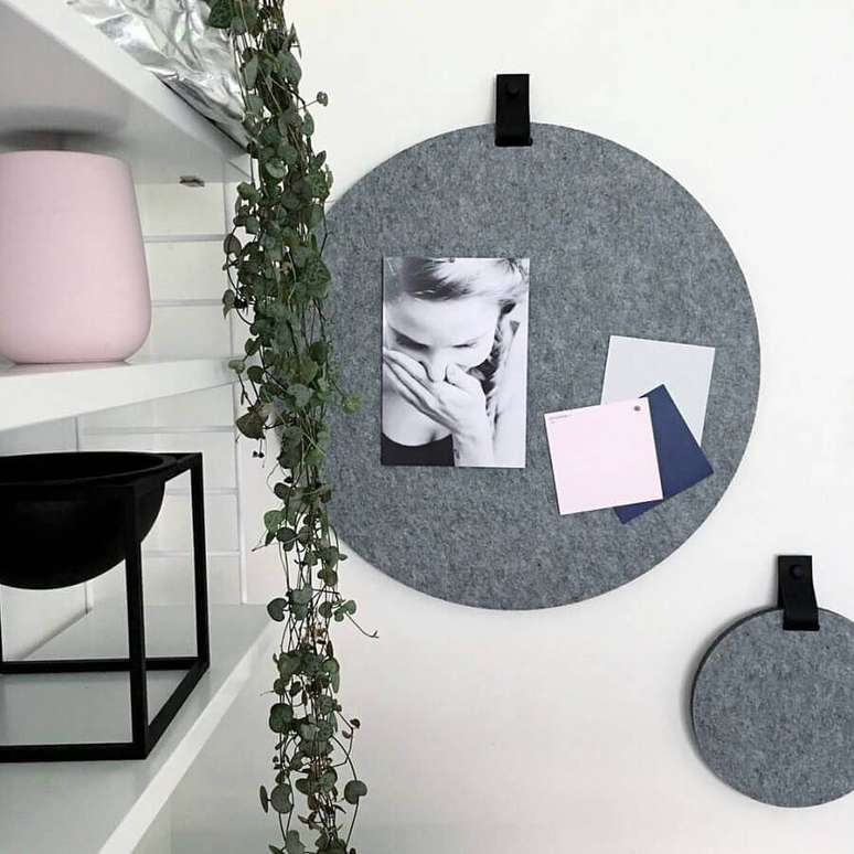 79. Decora&ccedil;&atilde;o moderna com artesanato de feltro pendurado na parede &ndash; Foto: Pinterest