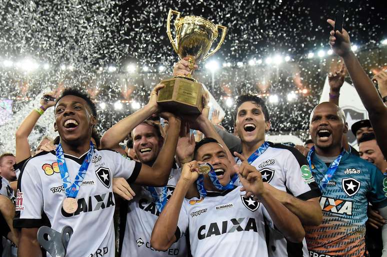O Botafogo foi campeão carioca no início do ano; depois que o Brasileirão começou, pelo menos três técnicos já passaram pelo clube: Alberto Valentim, Marcos Paquetá e Zé Ricardo