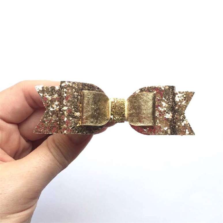 4. Lacinho feito de feltro com brilho &ndash; Foto: Madeit