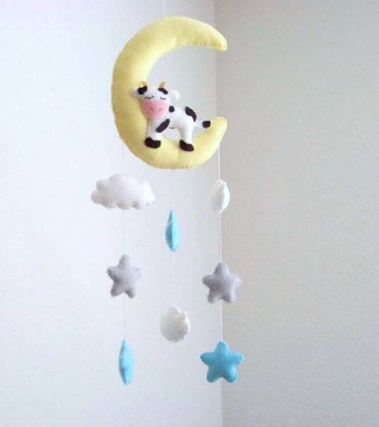 90. O artesanato em feltro permite fazer v&aacute;rios modelos de m&oacute;bile para quarto de beb&ecirc; &ndash; Foto: Cositas Con Mesh