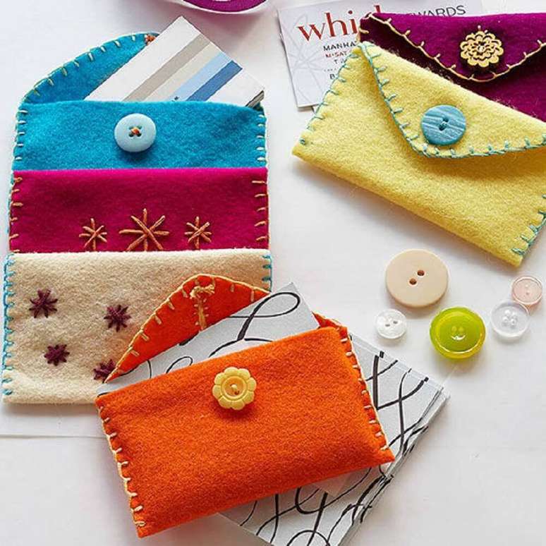 31. Porta cart&atilde;o feito de feltro