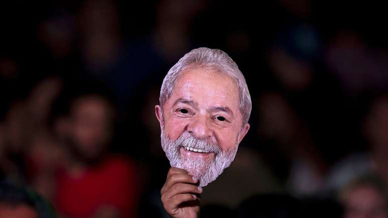 Lula apresentou pedido à Justiça Eleitoral para disputar a Presidência, mas sua participação nas eleições ainda é incerta