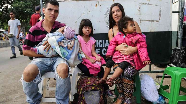 Laura e o marido contam que &eacute; dif&iacute;cil achar medicamentos na Venezuela. Por isso, precisam cruzar a fronteira em busca de insulina para a filha