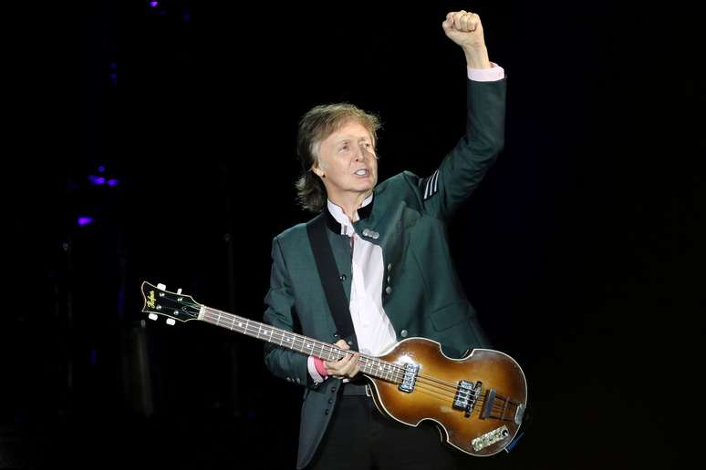 Paul McCartney durante show em Porto Alegre em 2017