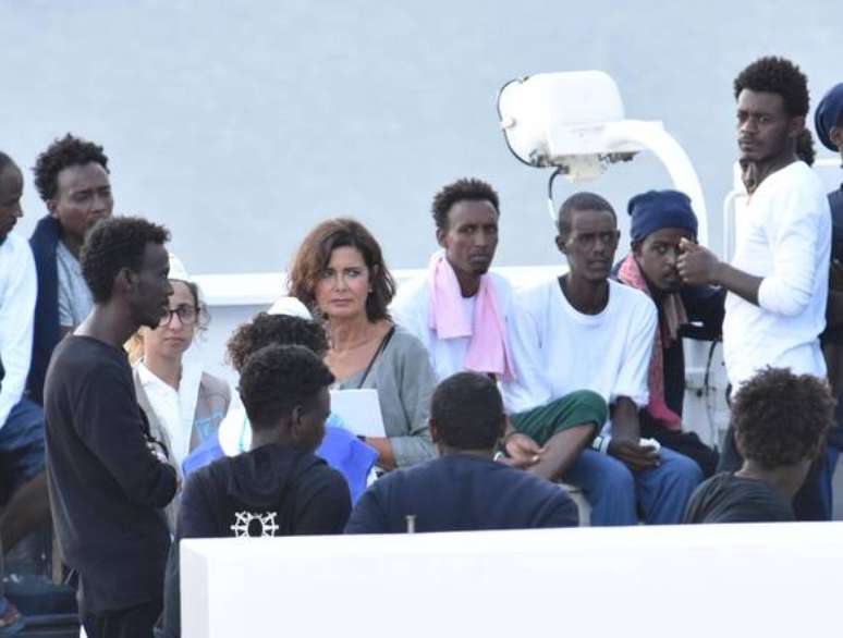 Migrantes a bordo do navio Diciotti, na Itália