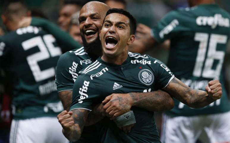 Dudu em comemoração do gol do Palmeiras: camisa 7 perdeu pênalti e foi suspenso (Foto: Marco Galvão/Fotoarena)