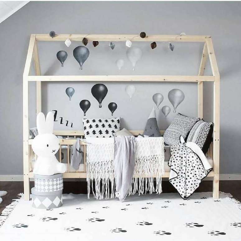 20. A cama montessoriana vem ganhando cada dia mais a decoração minimalista em quarto de bebê simples – Foto: Mini Verden