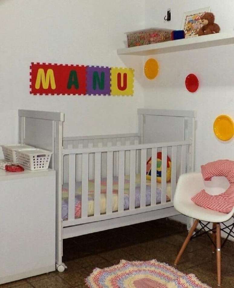 35. Decoração para quarto de bebê simples e barato com detalhes coloridos – Foto: Sueli Coelho