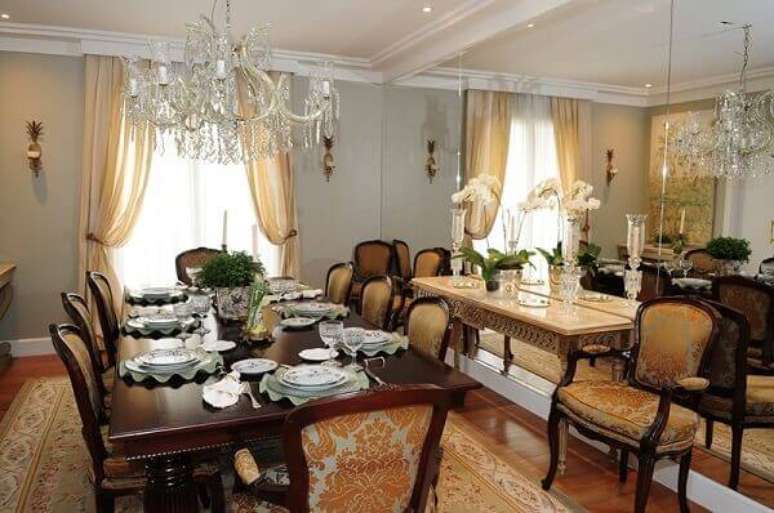 19 &ndash; Mesa de Jantar em estilo Luiz XV