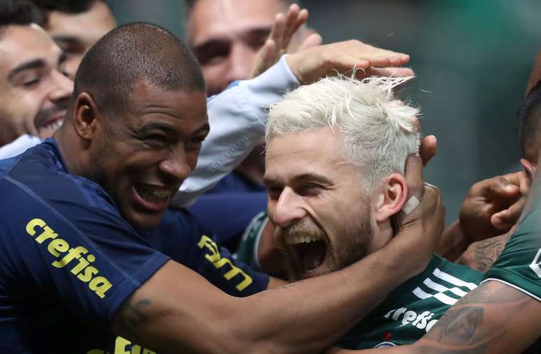 Lucas Lima marcou os dois gols do Palmeiras