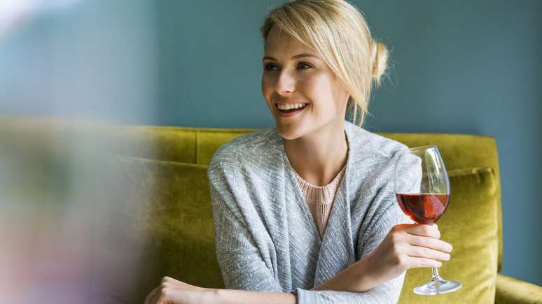 Tomar uma taça de vinho por dia pode não ser tão saudável, dizem pesquisadores
