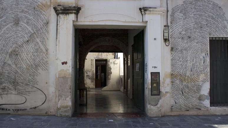 Essa é a entrada do chamado D2, departamento policial Córdoba, onde ocorreram assassinatos e torturas; hoje, o espaço é um centro de memória da ditadura