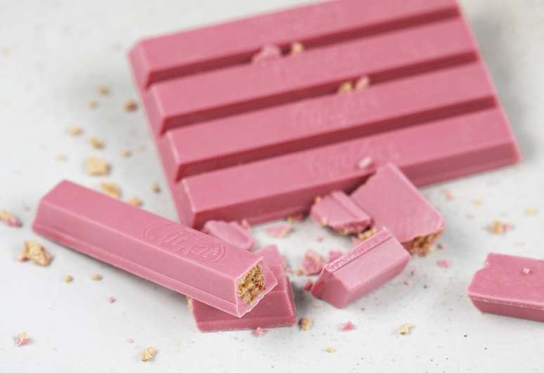 KitKat rosa é feito com biscoito wafer e chocolate Cacau Ruby.