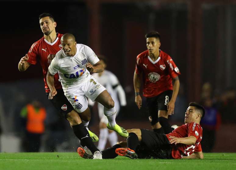 Sanchez em campo contra o Independiente, pela Libertadores