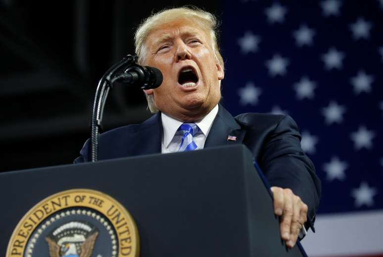 Presidente dos EUA, Donald Trump, discursa durante comício em Charleston,  na Virgínia Ocidental
21/08/2018
REUTERS/Leah Millis